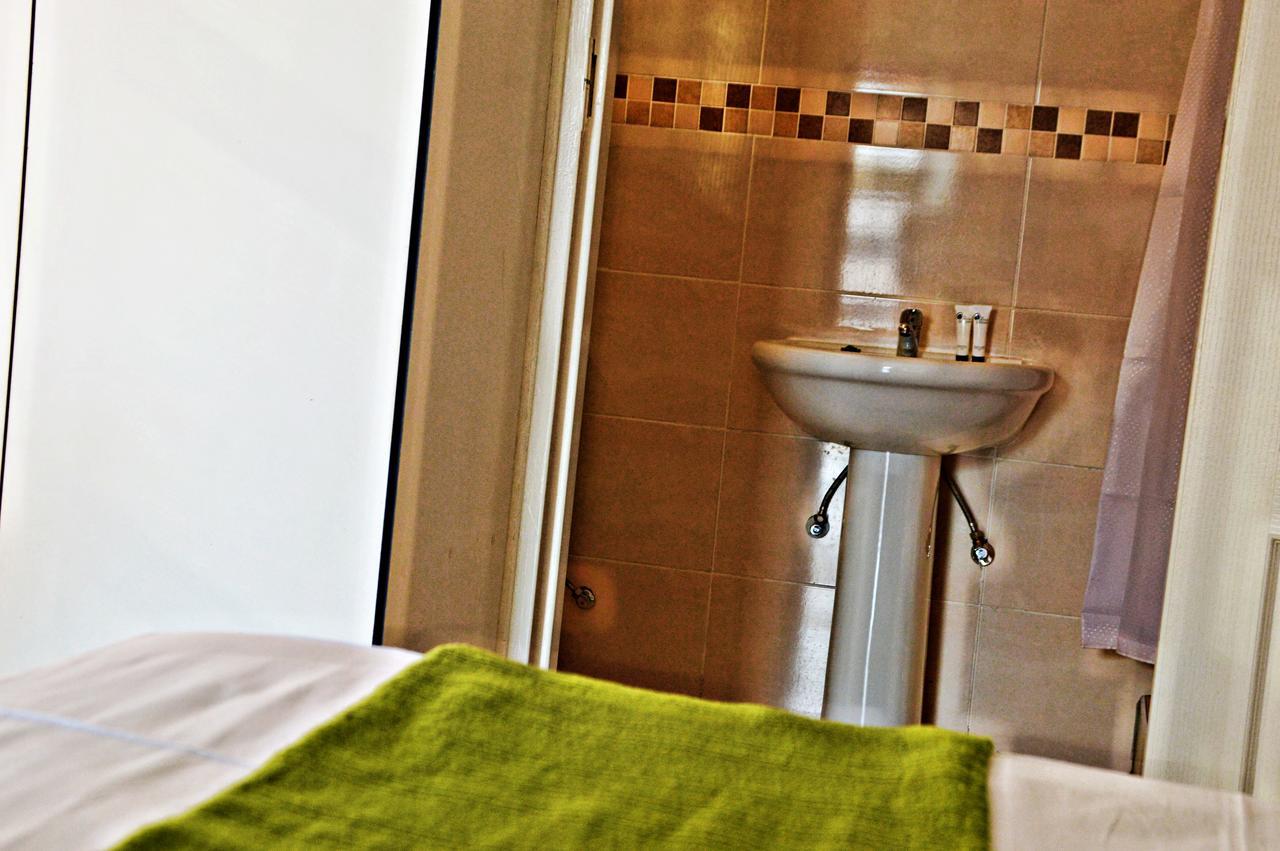 Cosy Palms Bed & Breakfast Gaborone Bagian luar foto