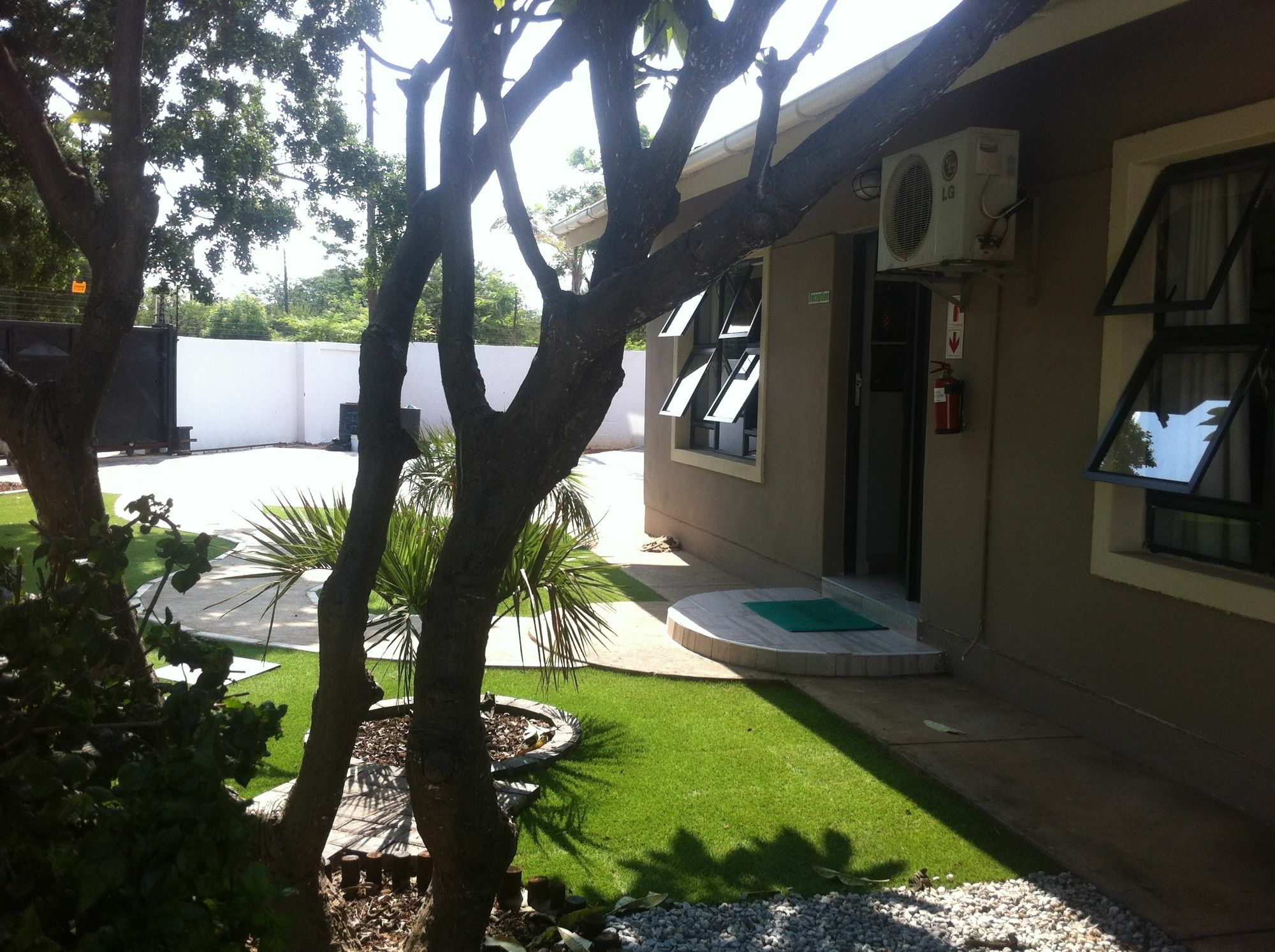 Cosy Palms Bed & Breakfast Gaborone Bagian luar foto